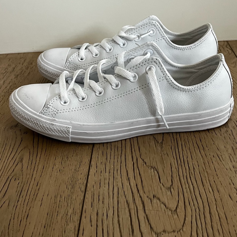 Converse white leather sneakers, men’s size 8. Great condition